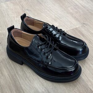 NEW Women’s QHH Patent Leather Lace Up Oxfords